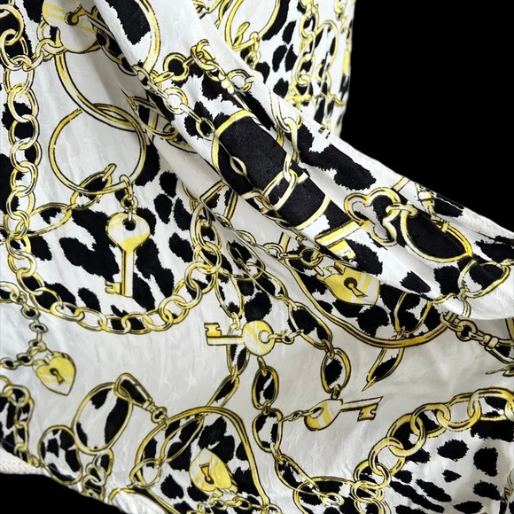 Topshop Wrap Top Size 2 On tag but fits medium. - Picture 5 of 6